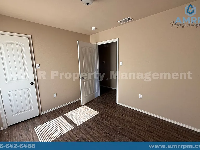 3422 E 3rd St — Photo 3