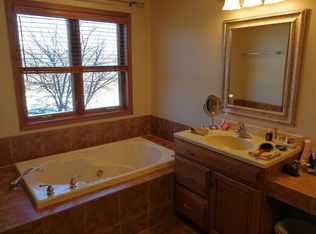 14411 Sunset Ridge Rd, Woodstock, IL 60098