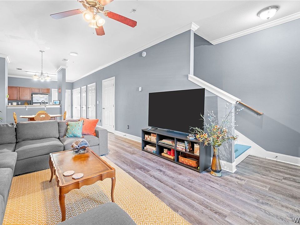 1st image of 3218 Veterans Memorial Pkwy APT 515
