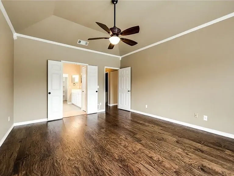1504 Country Ln — Photo 17