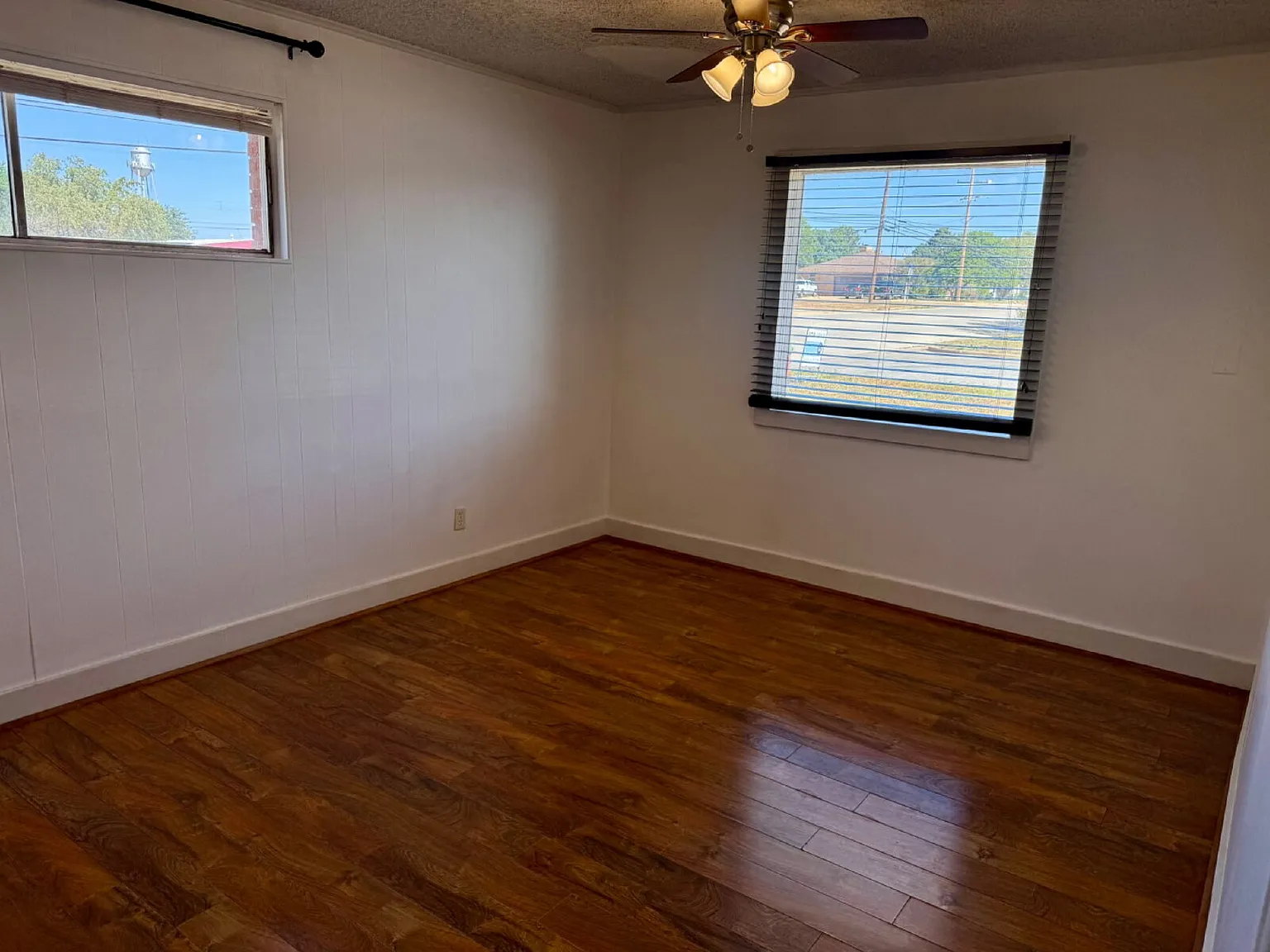 3 bed, 1.0 bath, 1200 sqft, $1,200 — Photo 4