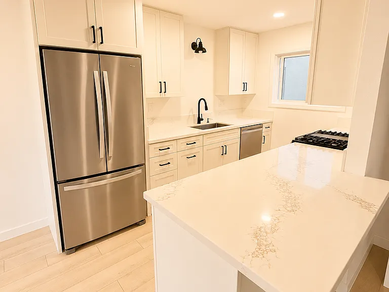137 Avenida Florencia #C — Photo 2
