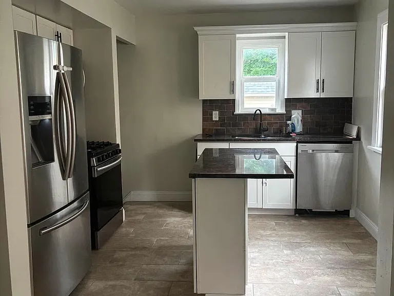 6515 Forest Ave — Photo 5
