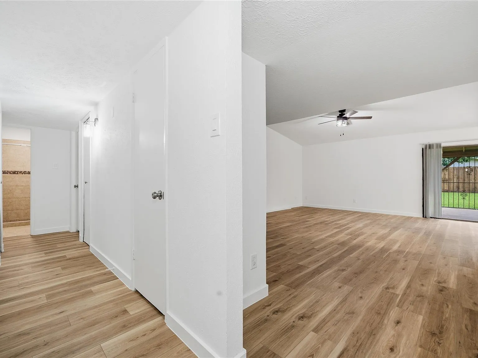3 bed, 2.0 bath, 1536 sqft, $1,950 — Photo 4