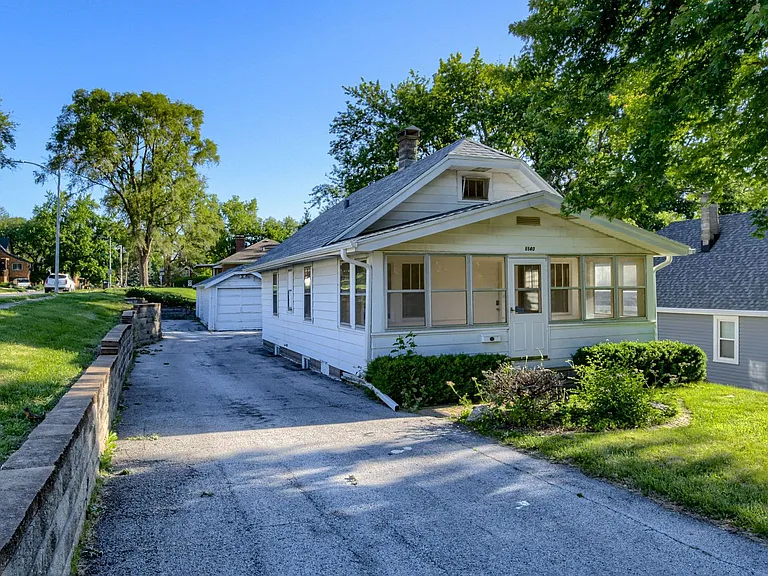 5540 Pine St — Photo 3