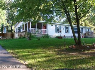 610 W Mohawk Trl, White Cloud, MI 49349