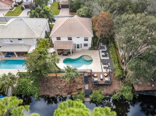 208 Lone Pine Dr, Palm Beach Gardens, FL 33410
