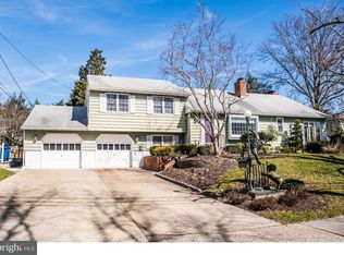 10 Meadow Ln, Mount Holly, NJ 08060