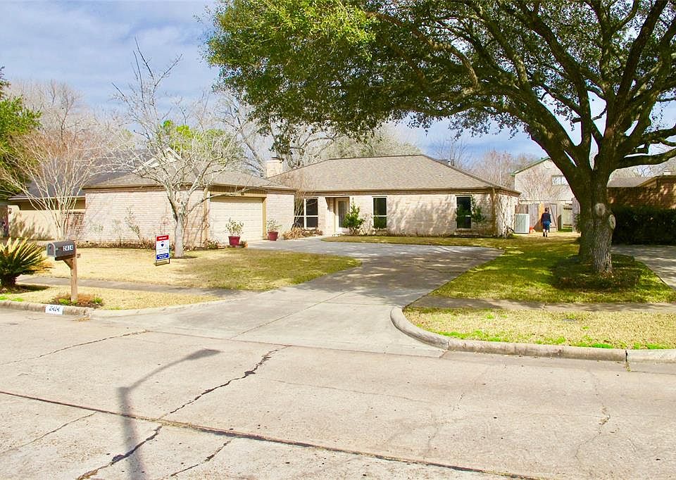 1st image of 2414 Quail Valley East Dr