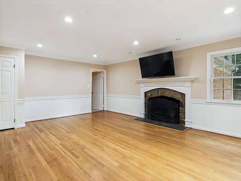 9309 Langford Ct — Photo 10
