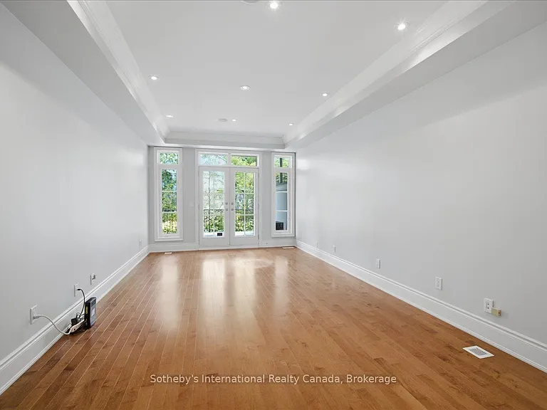 339 Randall St — Photo 7
