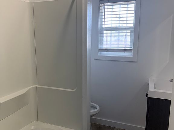 5th image of 711 W 82nd St APT 5