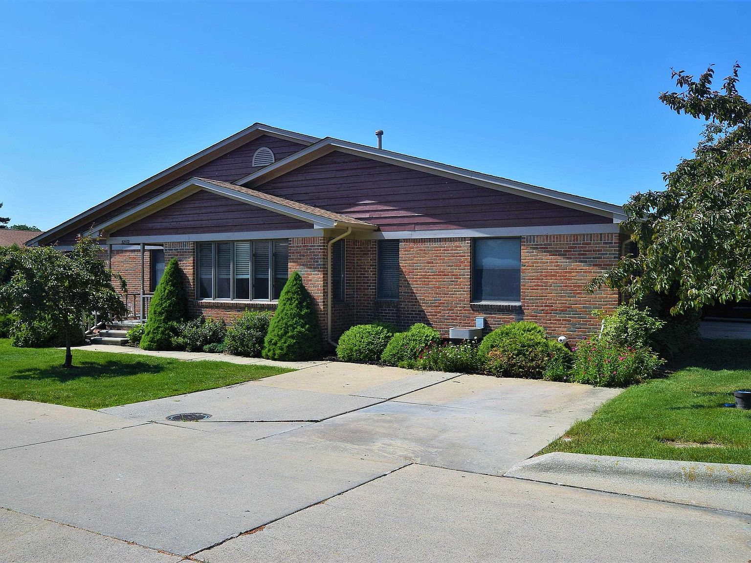 52102 Thomas Ln, New Baltimore, MI 48047 Zillow