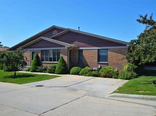 52102 Thomas Ln, New Baltimore, MI 48047