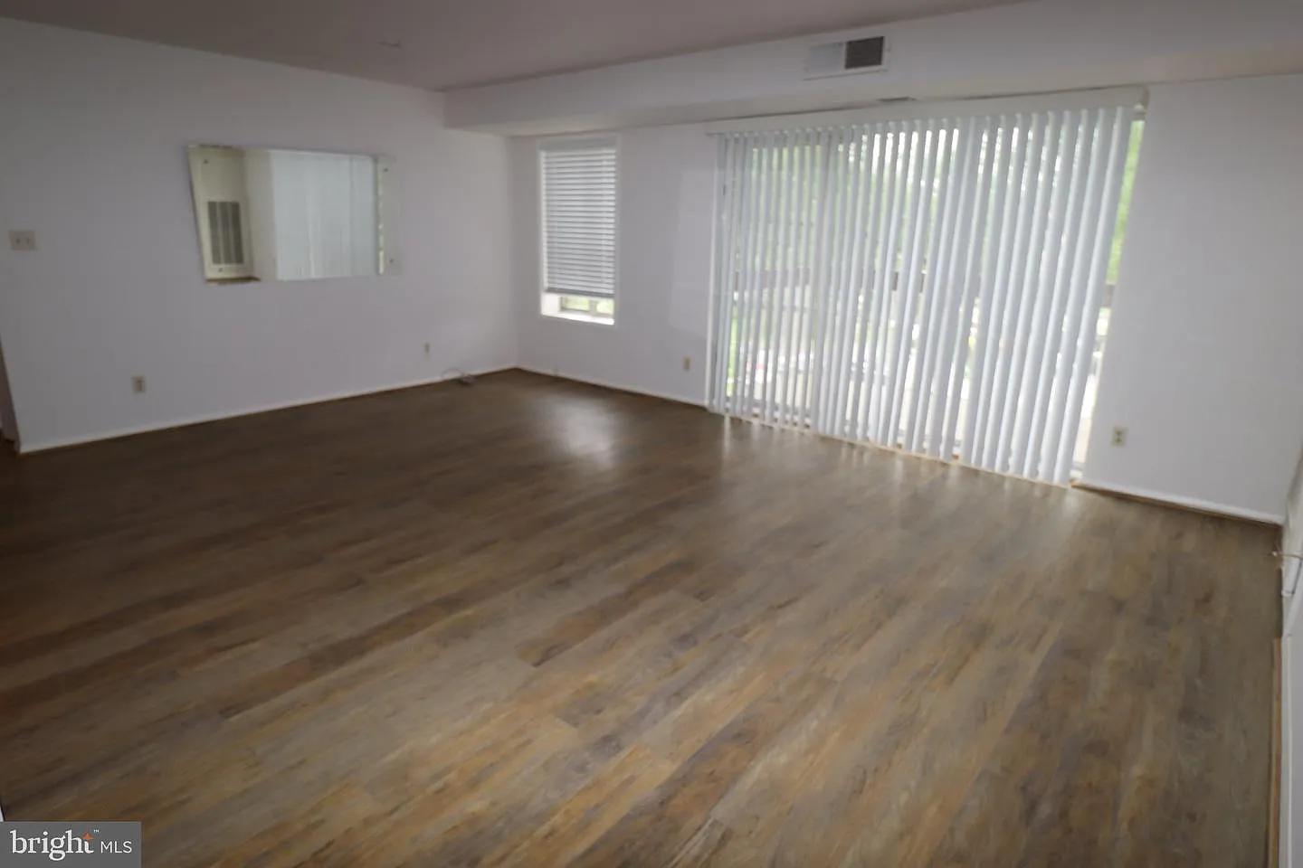 2 bed, 1.0 bath, 856 sqft, $1,800 — Photo 3