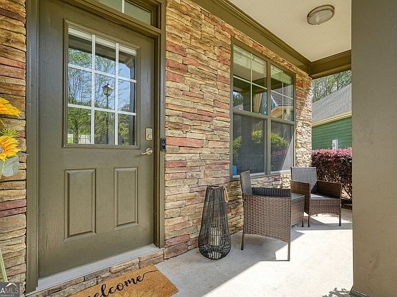 4th image of 653 Royal Crest Ct