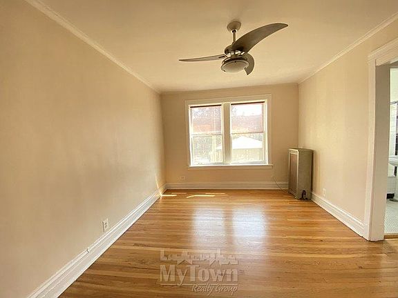 3rd image of 2619 W Gunnison St #G1