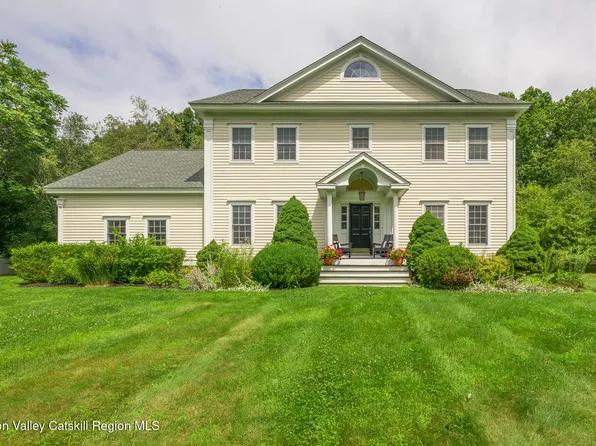 19 Presidential Drive, Kinderhook, NY 12106