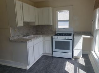 818 1/2 S Summit St, Iowa City, IA