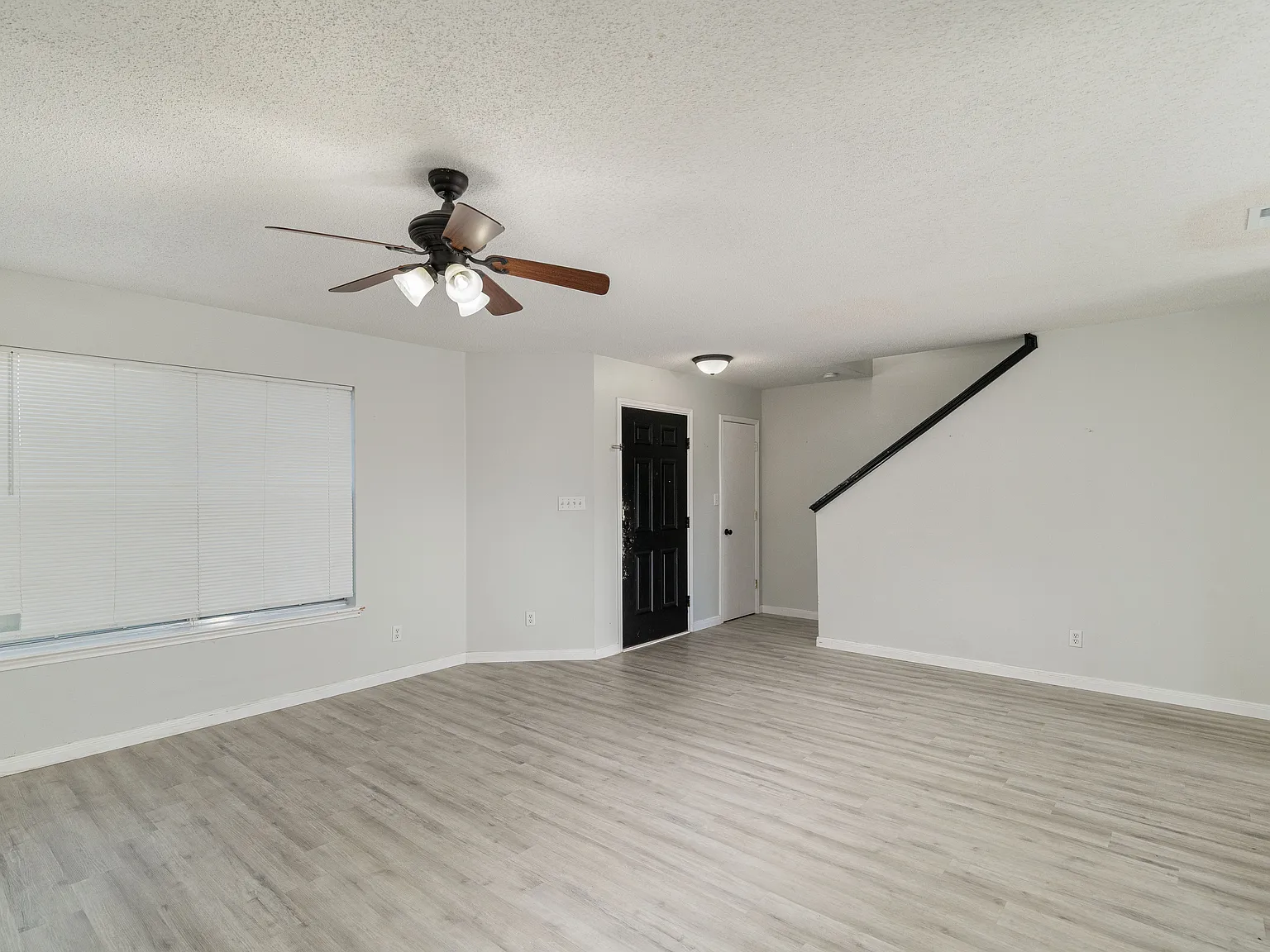 3 bed, 2.5 bath, 1735 sqft, $1,895 — Photo 4