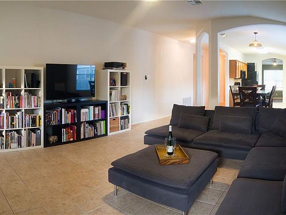 4th image of 4010 Louise Lee Dr
