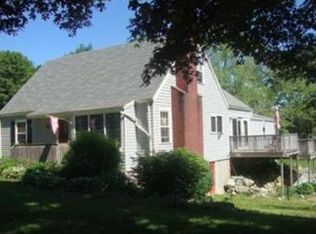 11 Manchester Ln, Acushnet, MA 02743