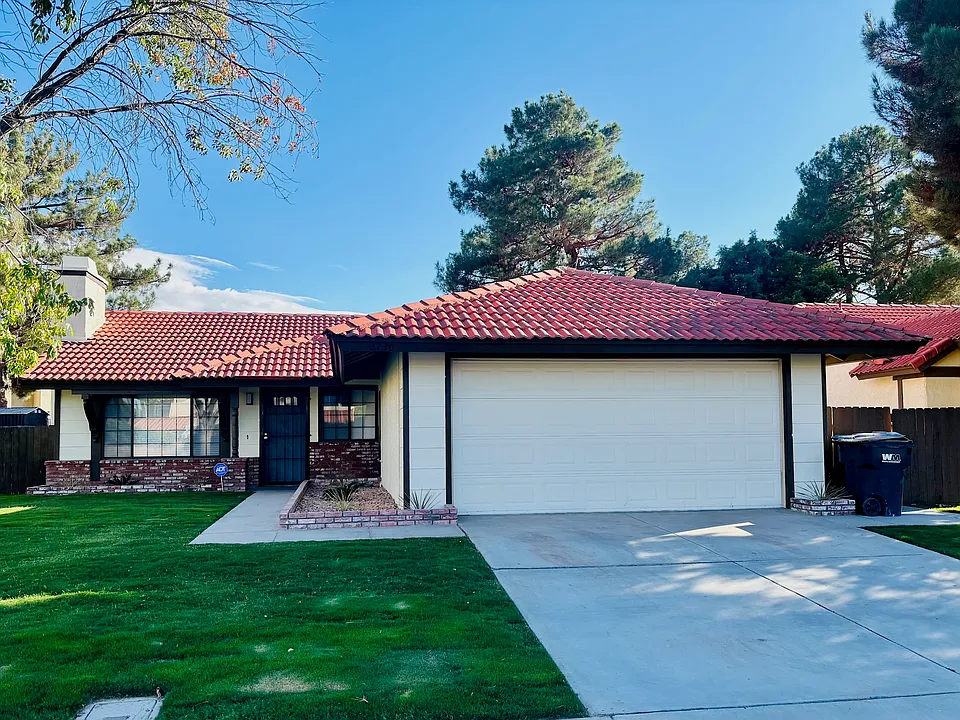2730 W Avenue K4