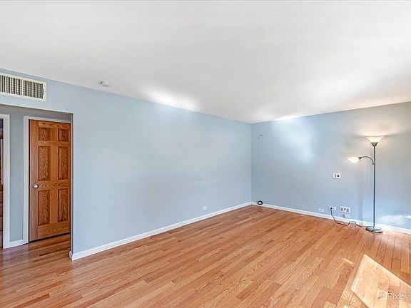 4th image of 622 N Vista Ave