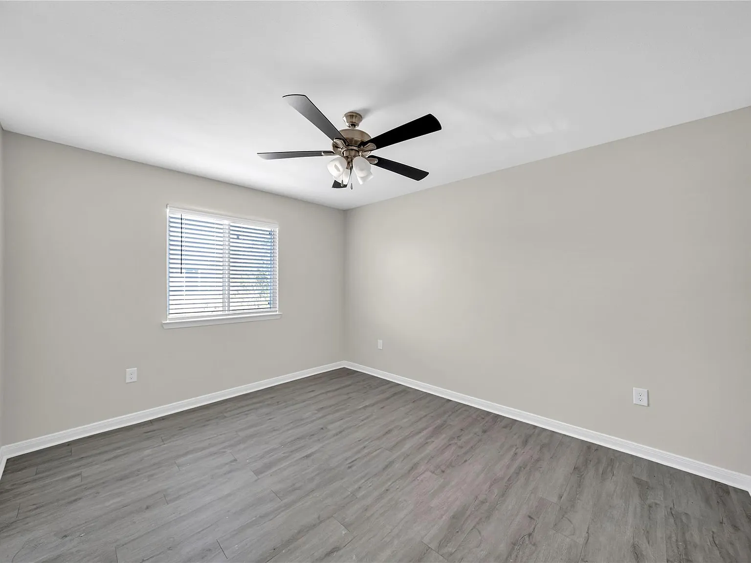 2 bed, 2.0 bath, 926 sqft, $1,299 — Photo 4