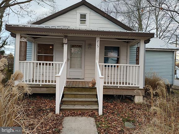 3rd image of 215 Windsor Ave