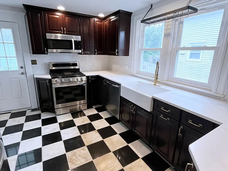 1112 Salina St — Photo 3