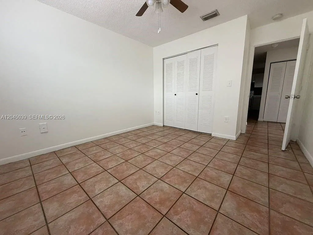 Grand Vista Condo — Photo 4