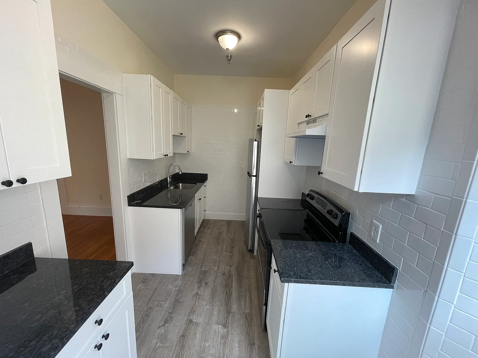 1 bed, 650 sqft, $3,200 — Photo 3
