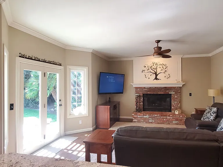 1610 Chris Ln — Photo 6