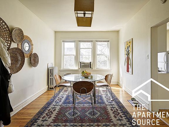 3rd image of 1100 N Hoyne Ave APT 3