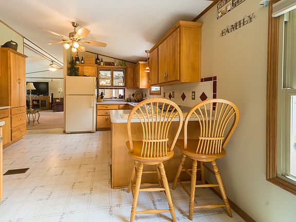 3rd image of 124 Sawyer Ln