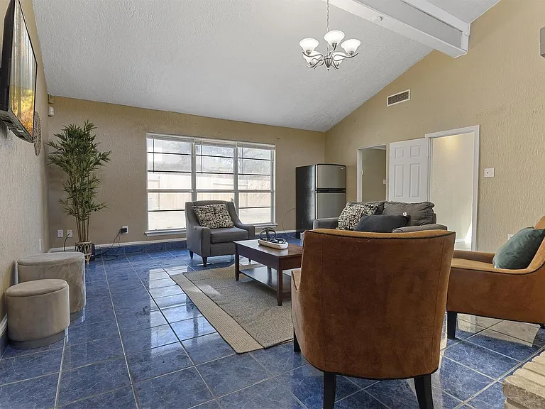 1011 Bay Horse Dr — Photo 3