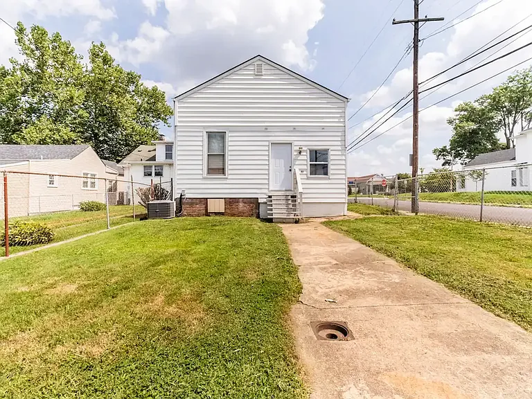 1046 Charles St — Photo 22
