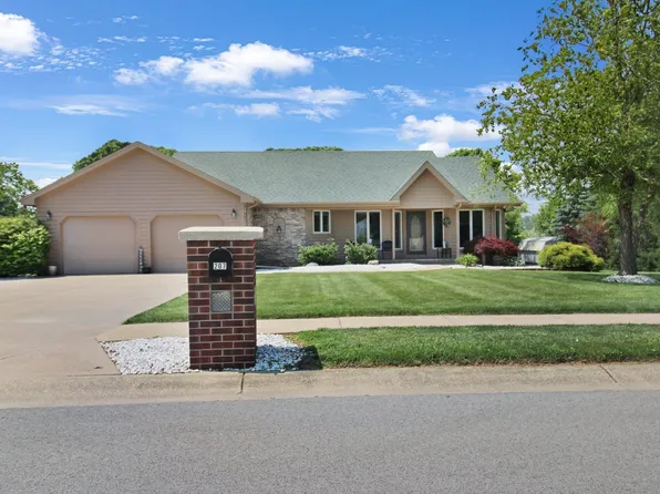 207 Meadows Dr, Greentown, IN 46936