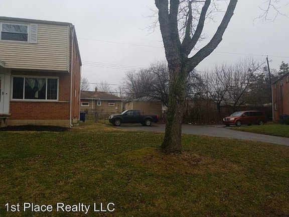 3rd image of 4916 Fairway Ct