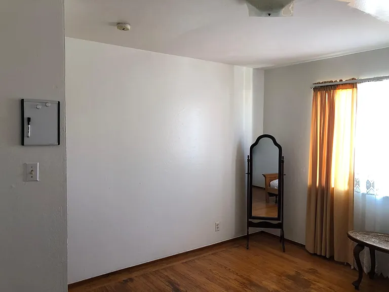 Private large room, furnished and ready to move in condition.