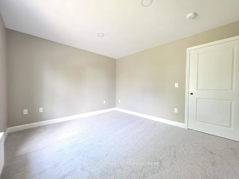375 Lincoln St #1 — Photo 8