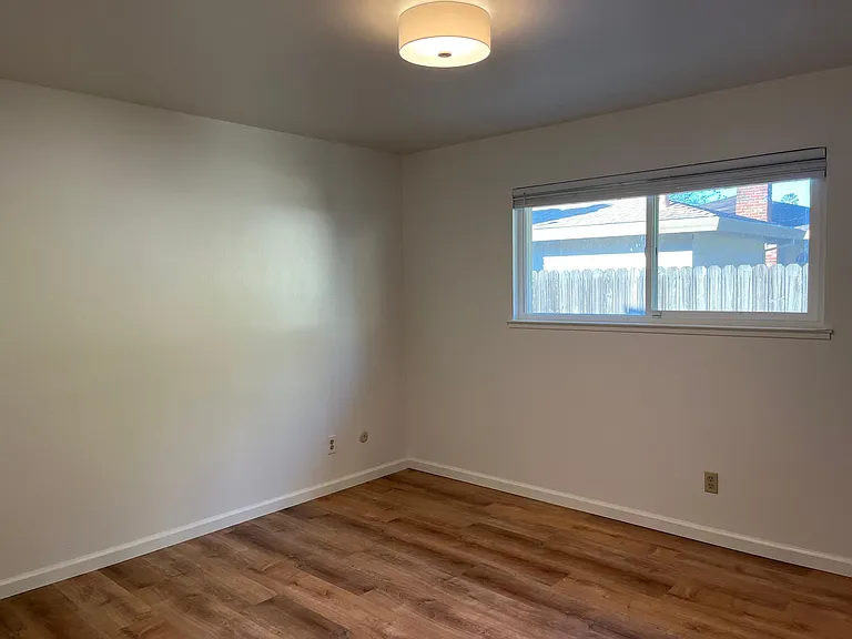 6260 Riverside Blvd — Photo 16
