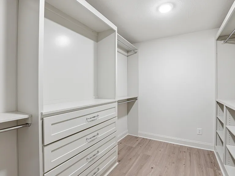 300 Kimberly Dr — Photo 13