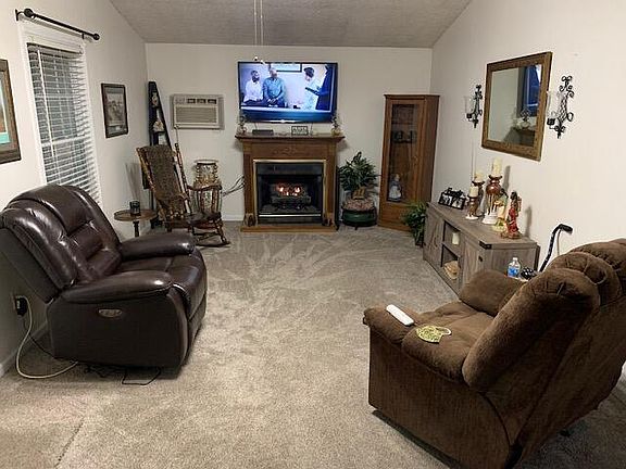 3rd image of 466 Pineywood Dr