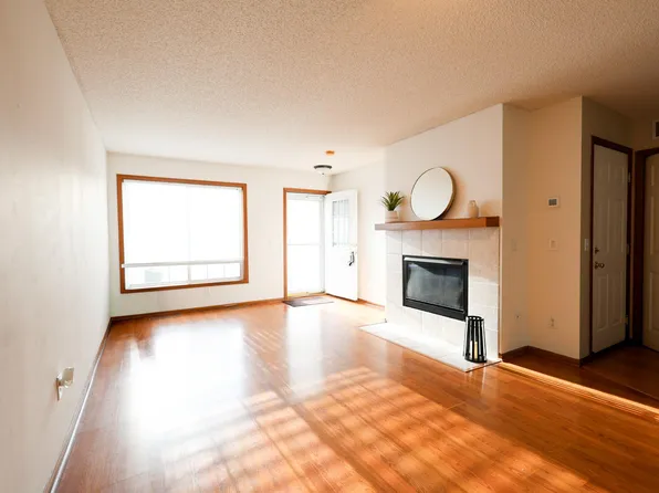 1727 Riverwood Dr #62, Burnsville, MN 55337