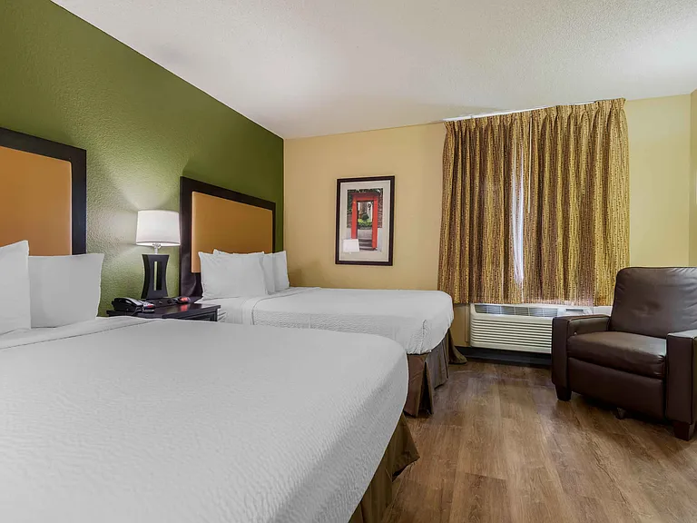 Studio Suite - 2 Full Beds