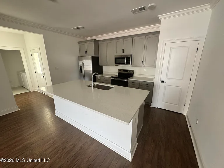 701 Southview Dr — Photo 12