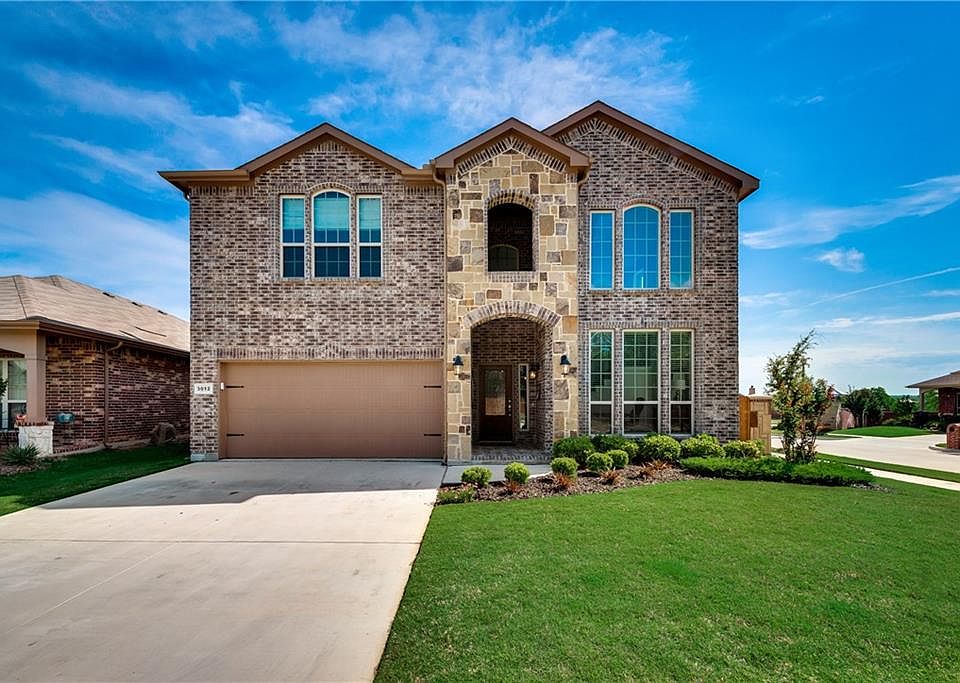 1st image of 3012 Tamarack Ln