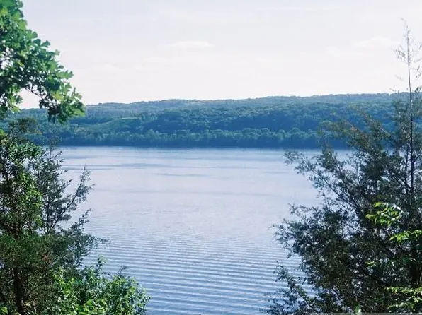 216 Sommers Landing Rd N, North Hudson, WI 54016